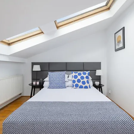 Апартаменты Misty Blue Stay-Studio With Ac-Old Town