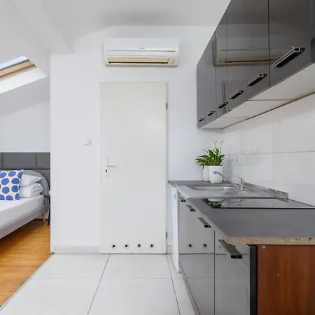 Апартаменты Misty Blue Stay-Studio With Ac-Old Town Краков
